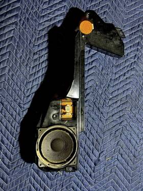 65.13-8352434 Bmw Rear Right Box Speaker E38