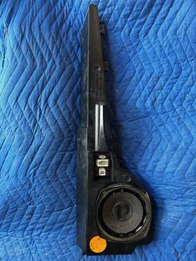 65.13-8371237 Bmw Front Driver Side Loudspeaker Box E38 With Speaker