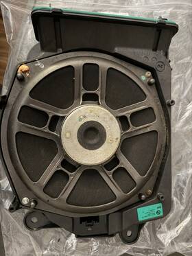 65139353988 Bmw G12 2016-2020 Central Bass Right Subwoofer Speaker Bowers And Wilkins 750i