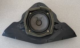 115135033 Bose 02-09 Chevy Trailblazer Rear Left Speaker With Bezel Used Oem