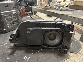 644.gm6217 Cadillac Escalade 2017 Speaker 450744