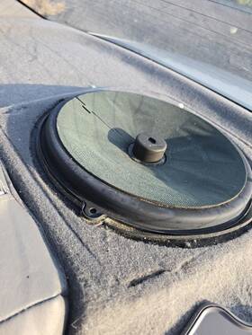 644.gm6y01 Cadillac Seville 2001 Speaker 611953