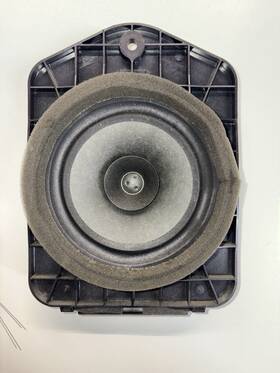 823020 Chevrolet 2007-2013 Silverado Gmc Sierra Extended Cab Rear Door Speaker Oem Used