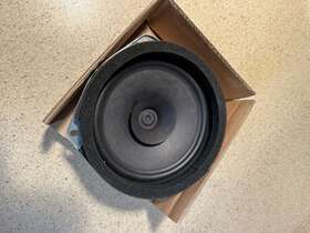 84328370 Chevrolet 17-23 Camaro Rear Quarter Speaker Oem