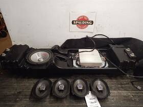 644.fd8204 Ford Truck Tremor Subwoofer And Speaks Amp From 2004 Ranger 9421035
