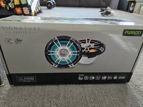010-02433-11 Fusion Sg-fl772spc 7.7 Inch 280w Marine Coaxial Speakers With Leds Crgbw 100w Rms