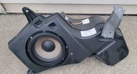 2805448 Toyota 2009 Pontiac Vibe Matrix Subwoofer Speaker With Box Enclosure Tested Oem