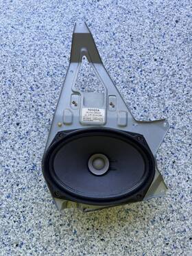86160-28330 Toyota Previa Woofer With Amplifier