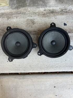 86160-oc140 Toyota 2015 Highlander Le Rear Speakers. Used Great Shape