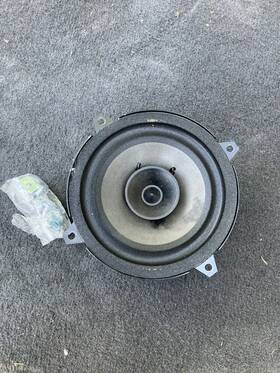3533185 Volvo 240 Front Door Speaker. Oem